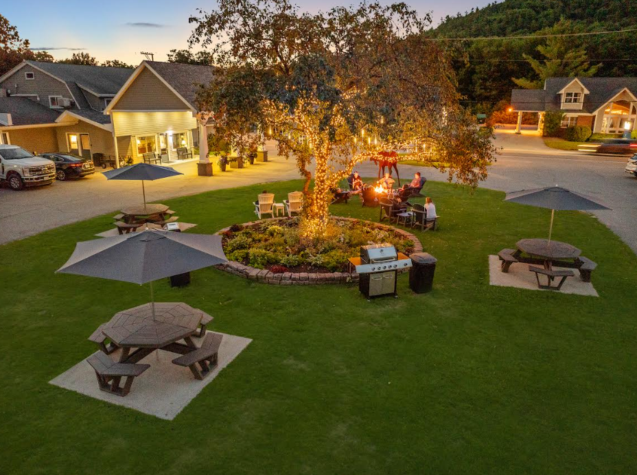 Courtyard at Top Notch Inn